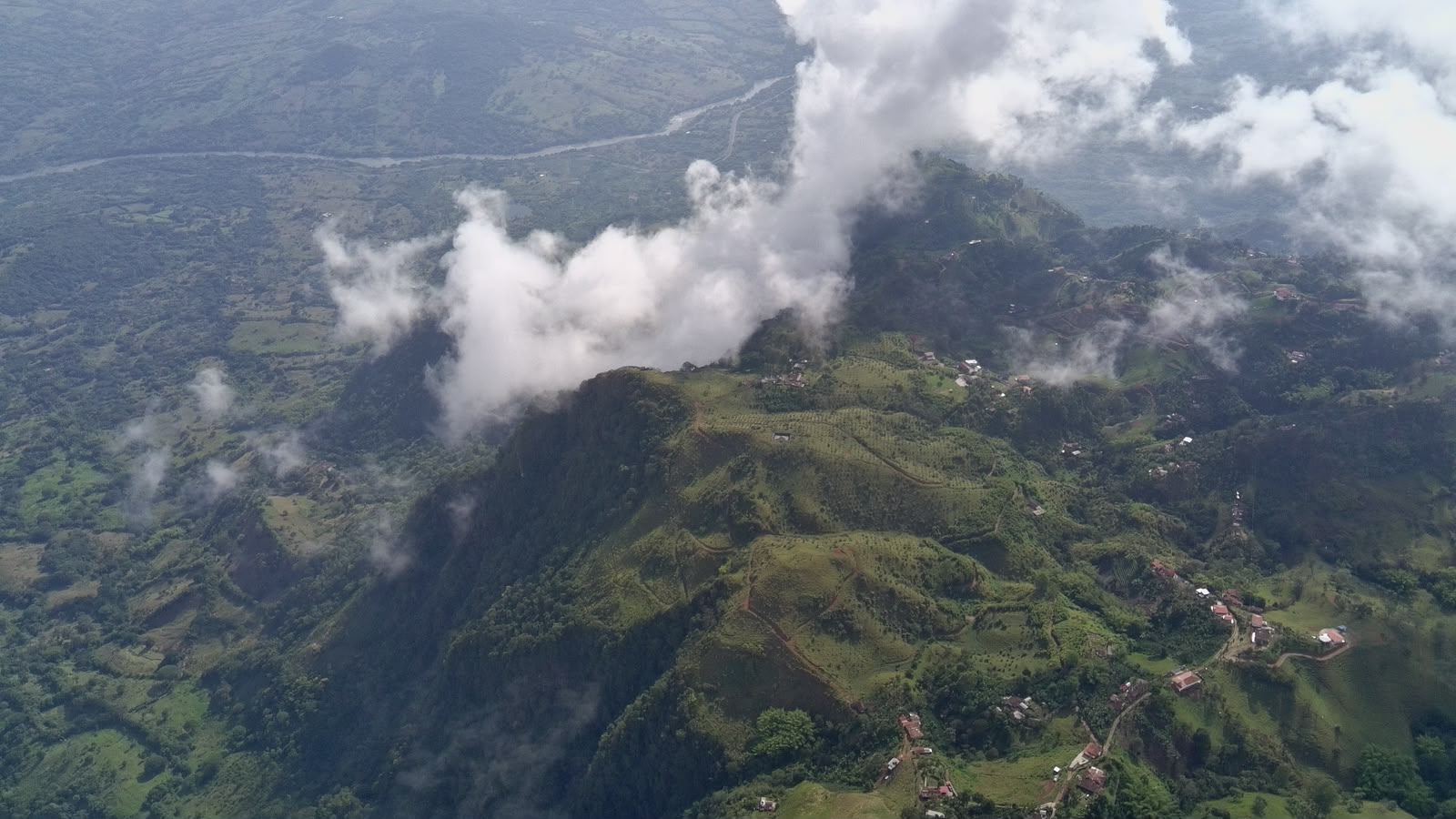 Herramientas Tecnológicas y Videos con Dron :La Nueva Era de la Promoción de tu Inmueble en Medellín: